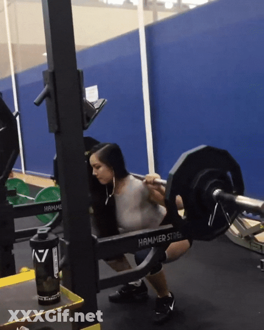 Amateur Big Tits Gym: Get Your Hammer Strength Fix GIF