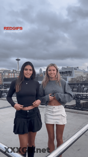 Flashing Is More Fun With Friends [GIF] GIF