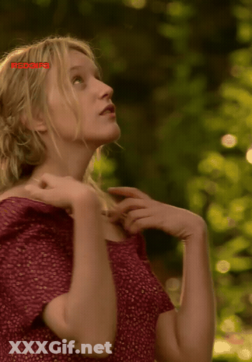 Ludivine Sagnier - La Petite Lili (2003) GIF