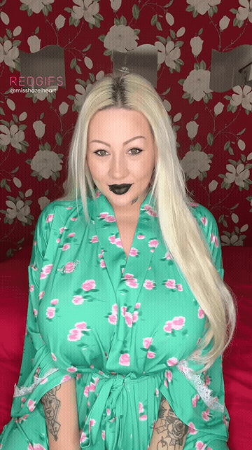 Black Lips And Big Tits :P GIF
