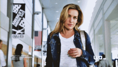 Blonde Celebrity Babes: Piper Perabo's Sexy Walk GIF