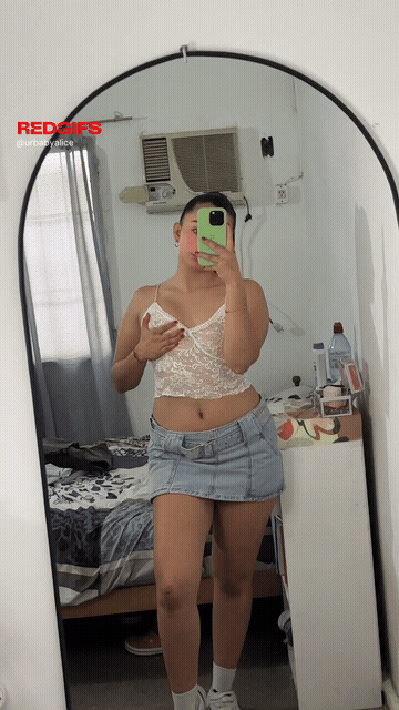 Say Hi If Your Penis Its Bigger Than 3 Inches GIF